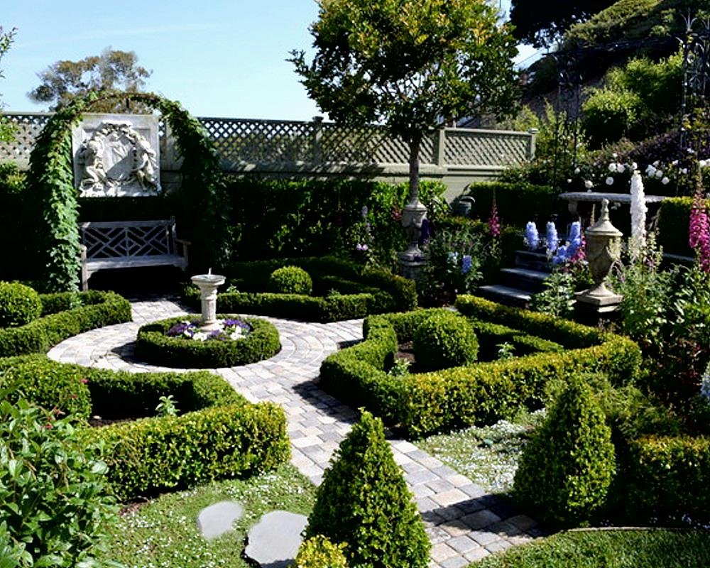 Informal (English) Garden vs. Formal (French) Garden | How To Build A House