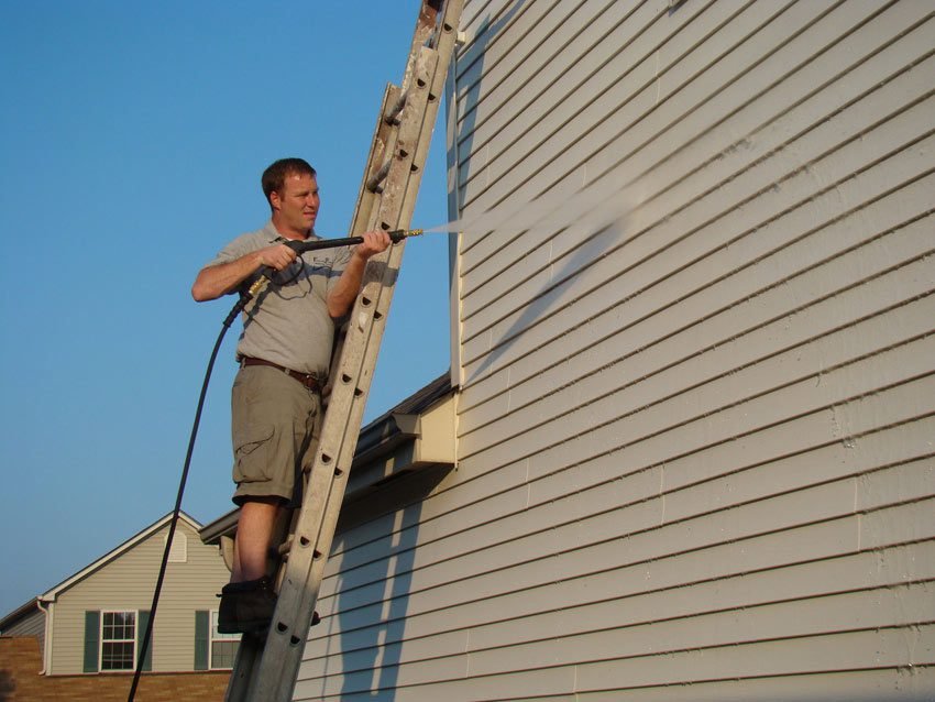 Power Washing Vinyl Siding